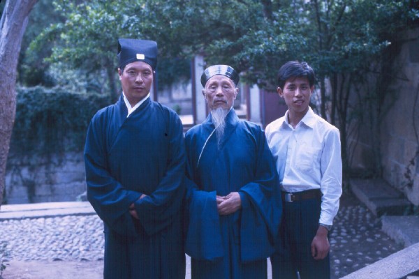 Taoists and Yang SiLiang color adjusted 240dpi.jpg 57.7K