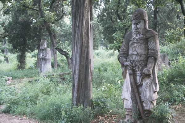 Confucius temple, Kung family graveyard, warrior statue.jpg 96.2K